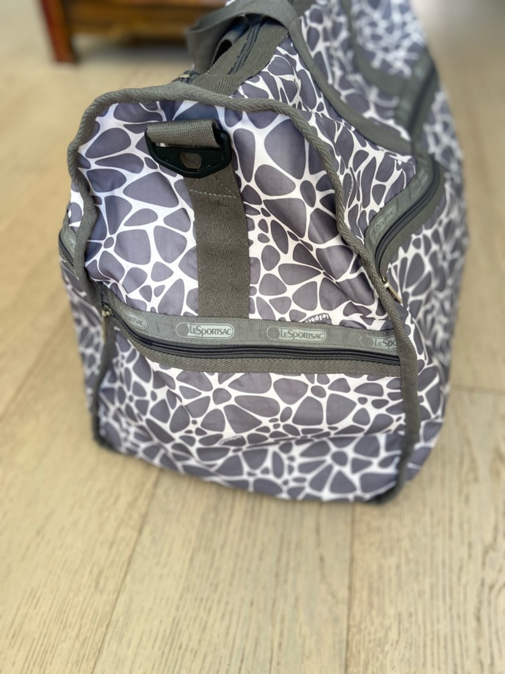 LeSportsac XL Weekender Travel Bag Grey Lightweight Carry-On Overnight - Picture 3 of 13